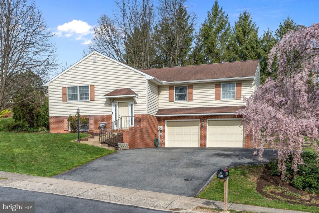 Photo of 641 Lorraine Avenue, Manheim, PA 17545 (MLS # PALA2049296)