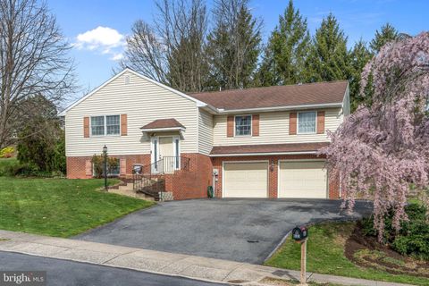 Photo of 641 Lorraine Avenue, Manheim, PA 17545 (MLS # PALA2049296)