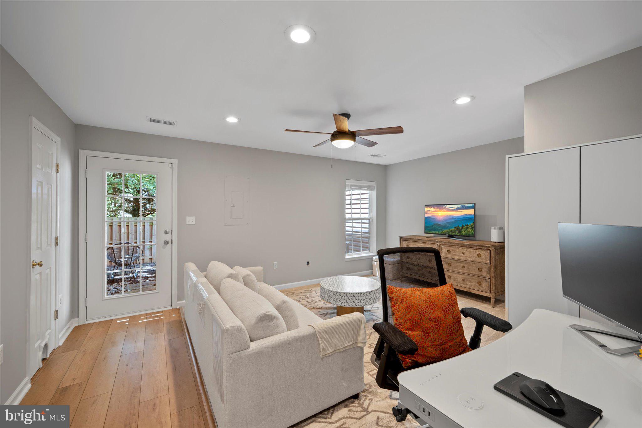 SOUTH RIDING - Residential Lease