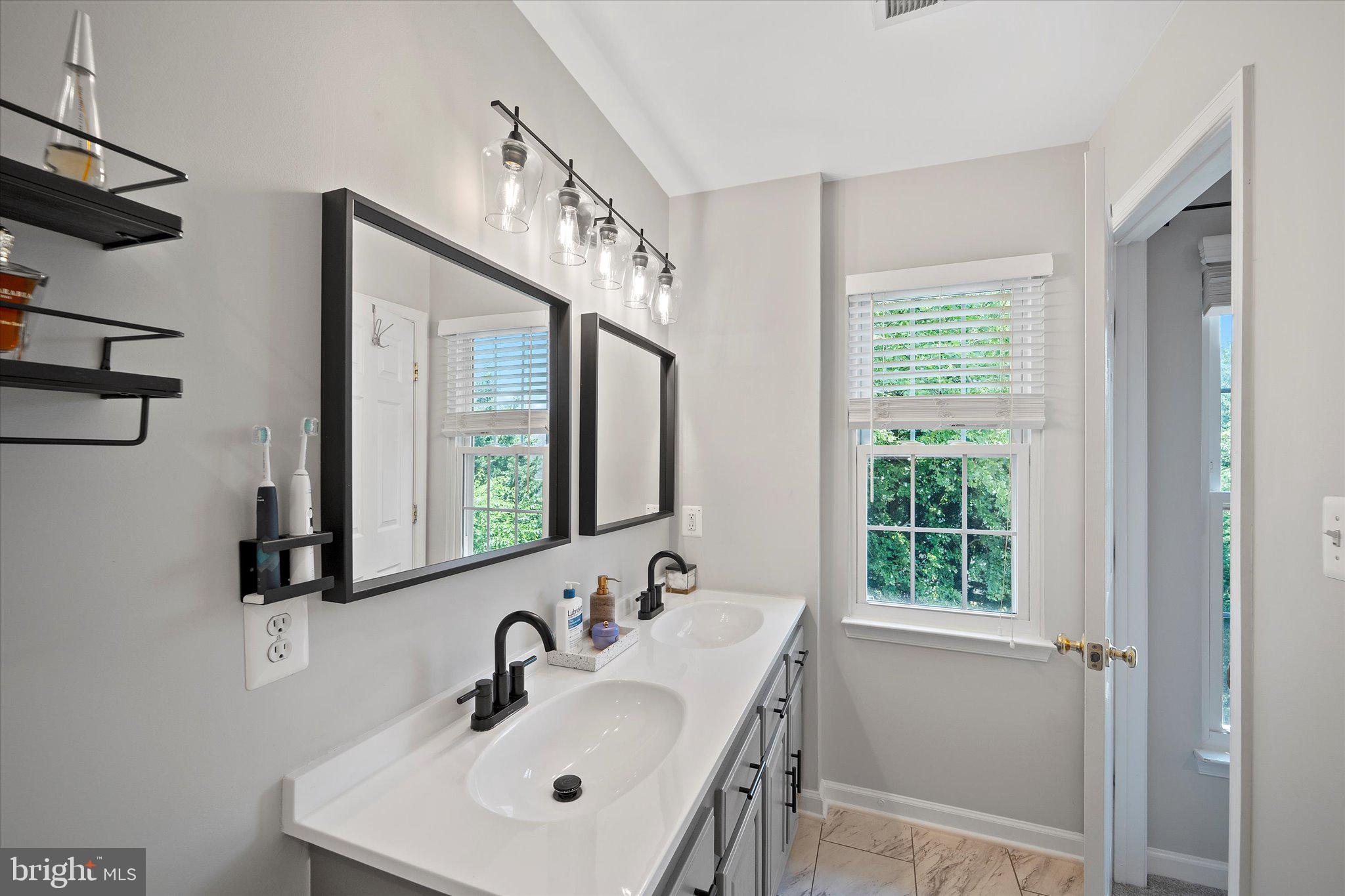 SOUTH RIDING - Residential Lease