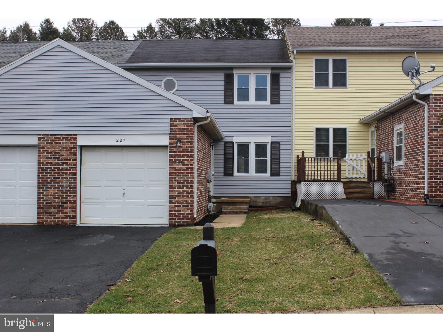 COUNTRY RIDGE ESTA - Residential