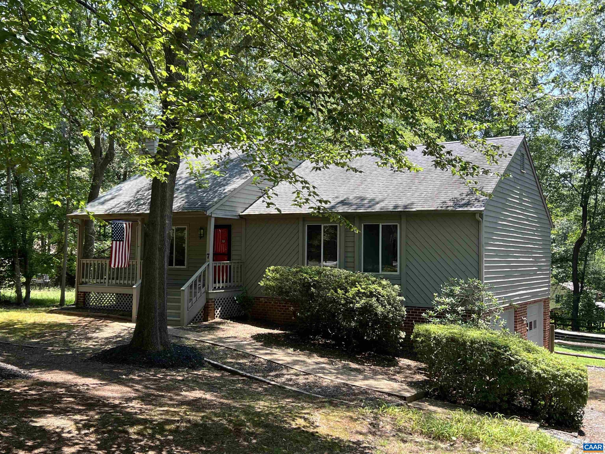 LAKE MONTICELLO - Residential