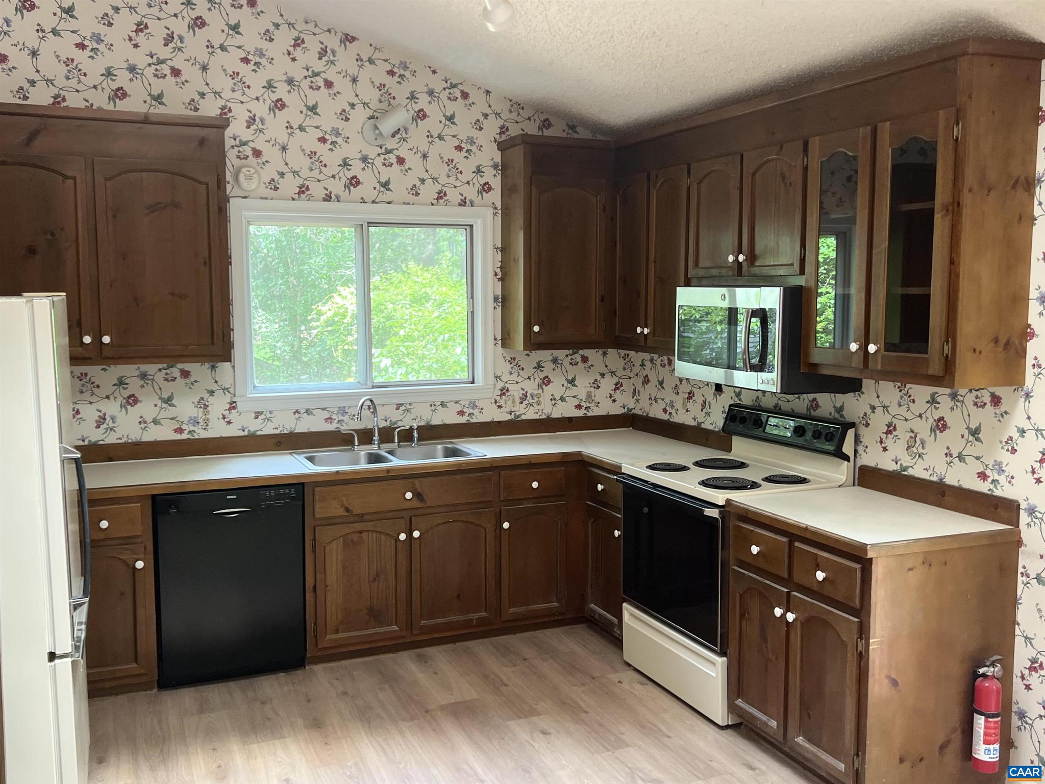 LAKE MONTICELLO - Residential