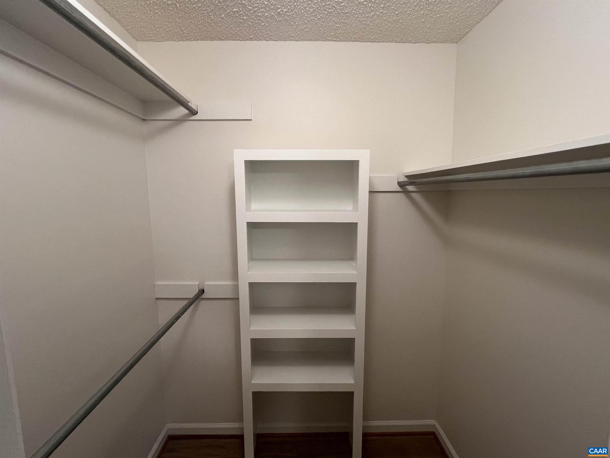 LAKE MONTICELLO - Residential