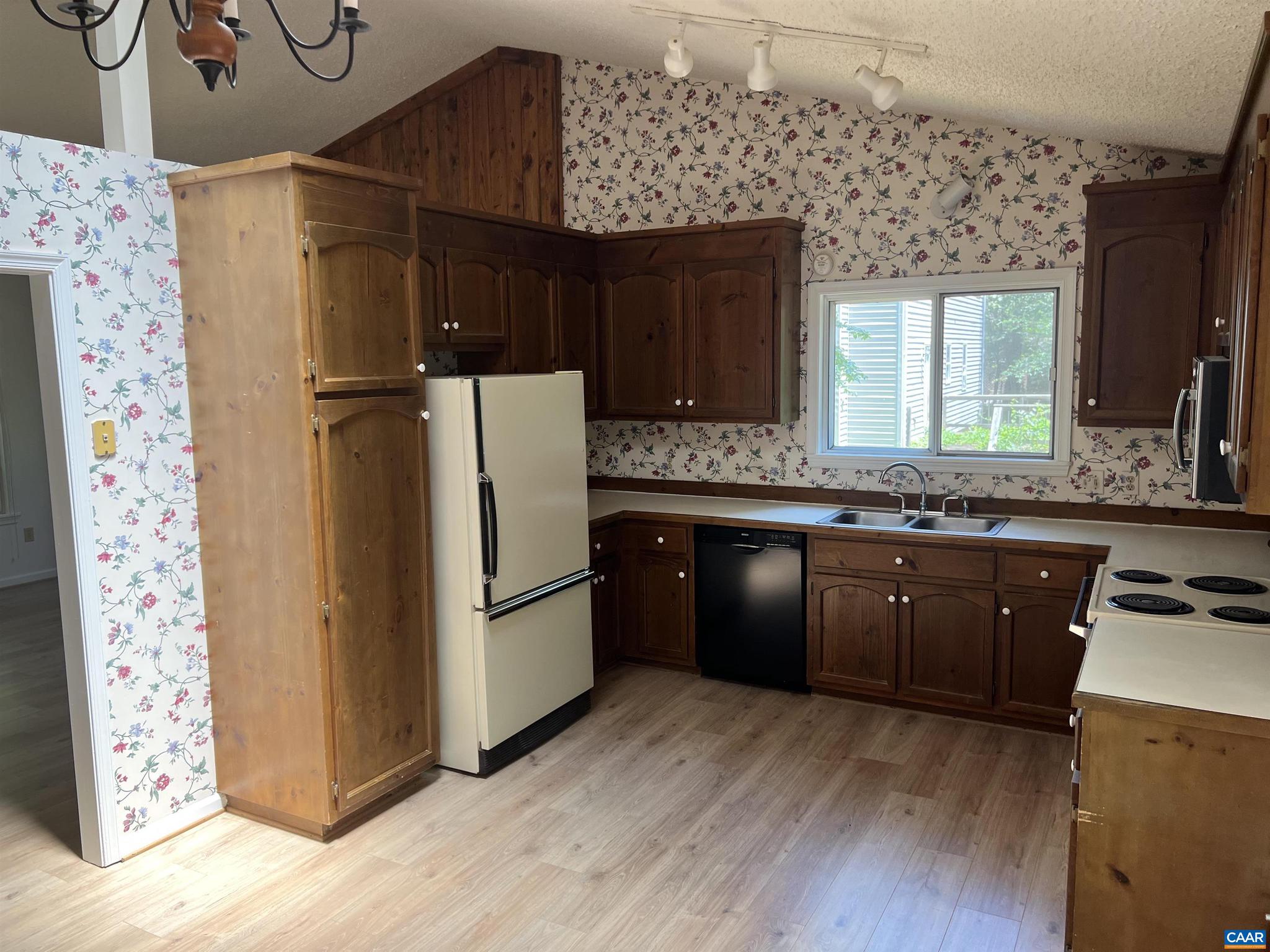 LAKE MONTICELLO - Residential