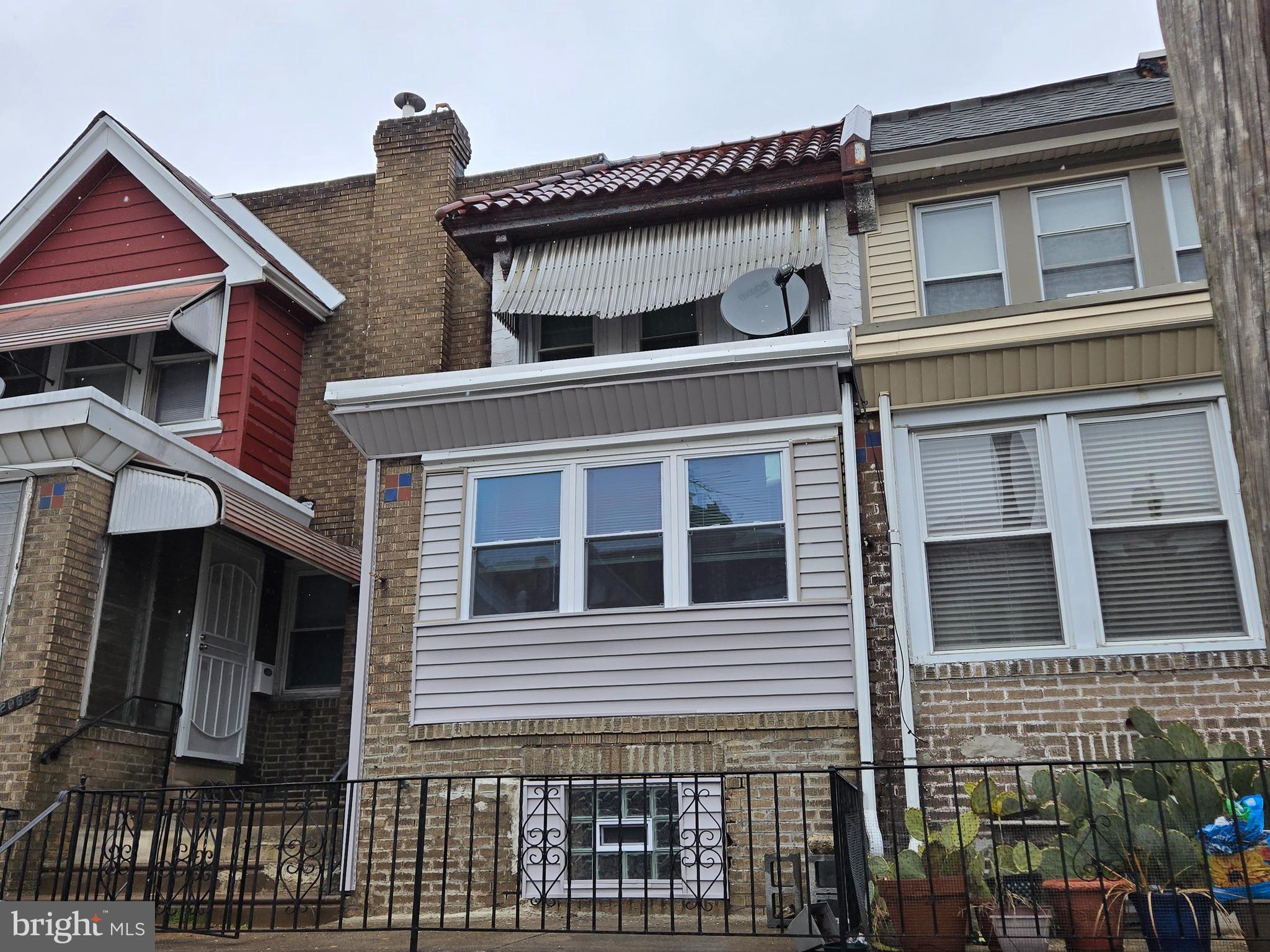 Updated 3 bedroom, 1 bath row in the Kingsessing neighborhood of Philadelphia. Main floor features a large living room, dining room, and open, updated kitchen. The second floor has three bedrooms plus an updated full bathroom with a skylight. The basement is unfinished but clean, has loads of potential for additional living space, and has outdoor access to the rear alley.
Check out one of the many grant programs available to help with downpayment assistance for first-time homebuyers in Philadelphia and make this home yours!