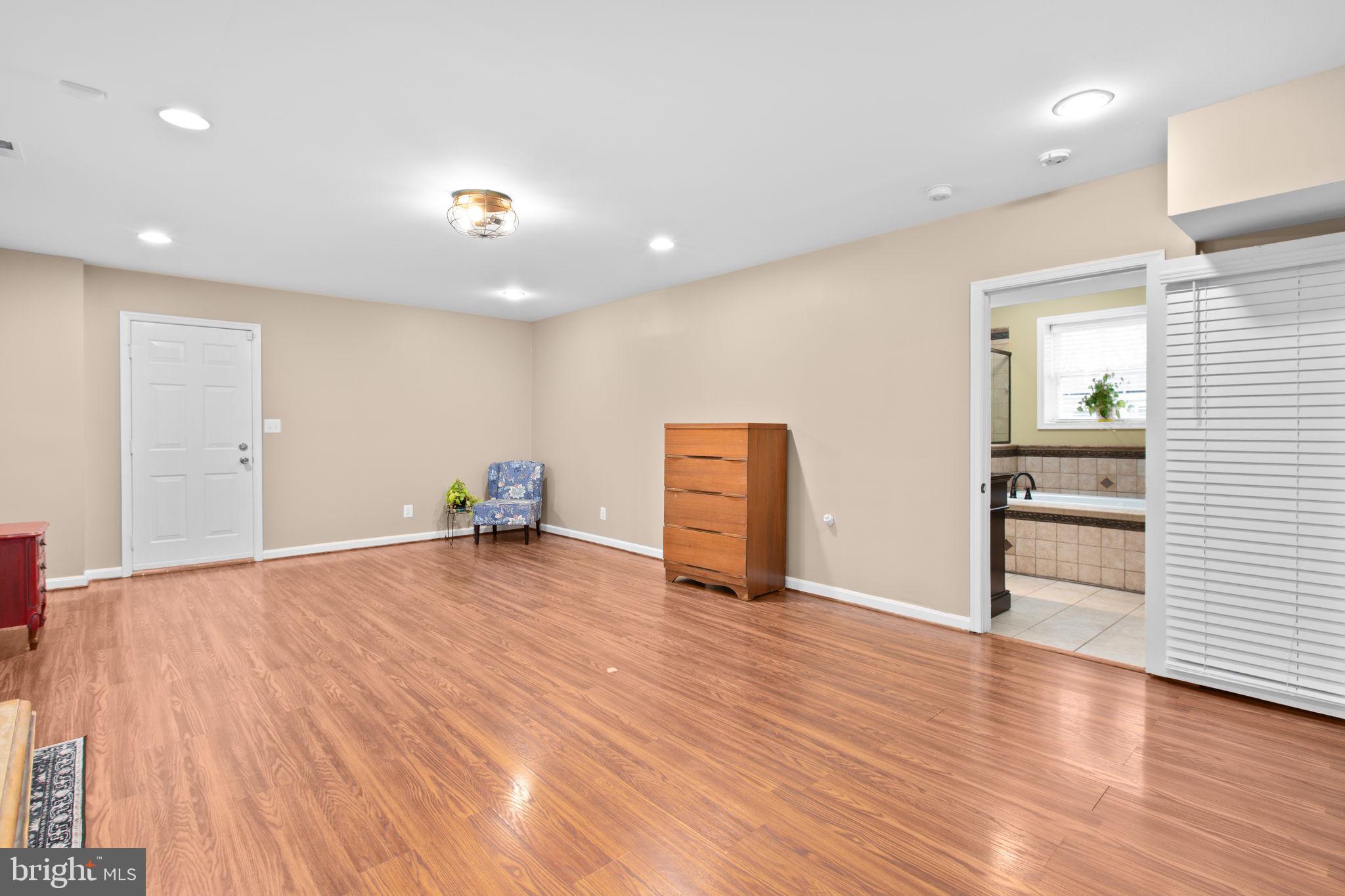 SURRY WOODS - Residential