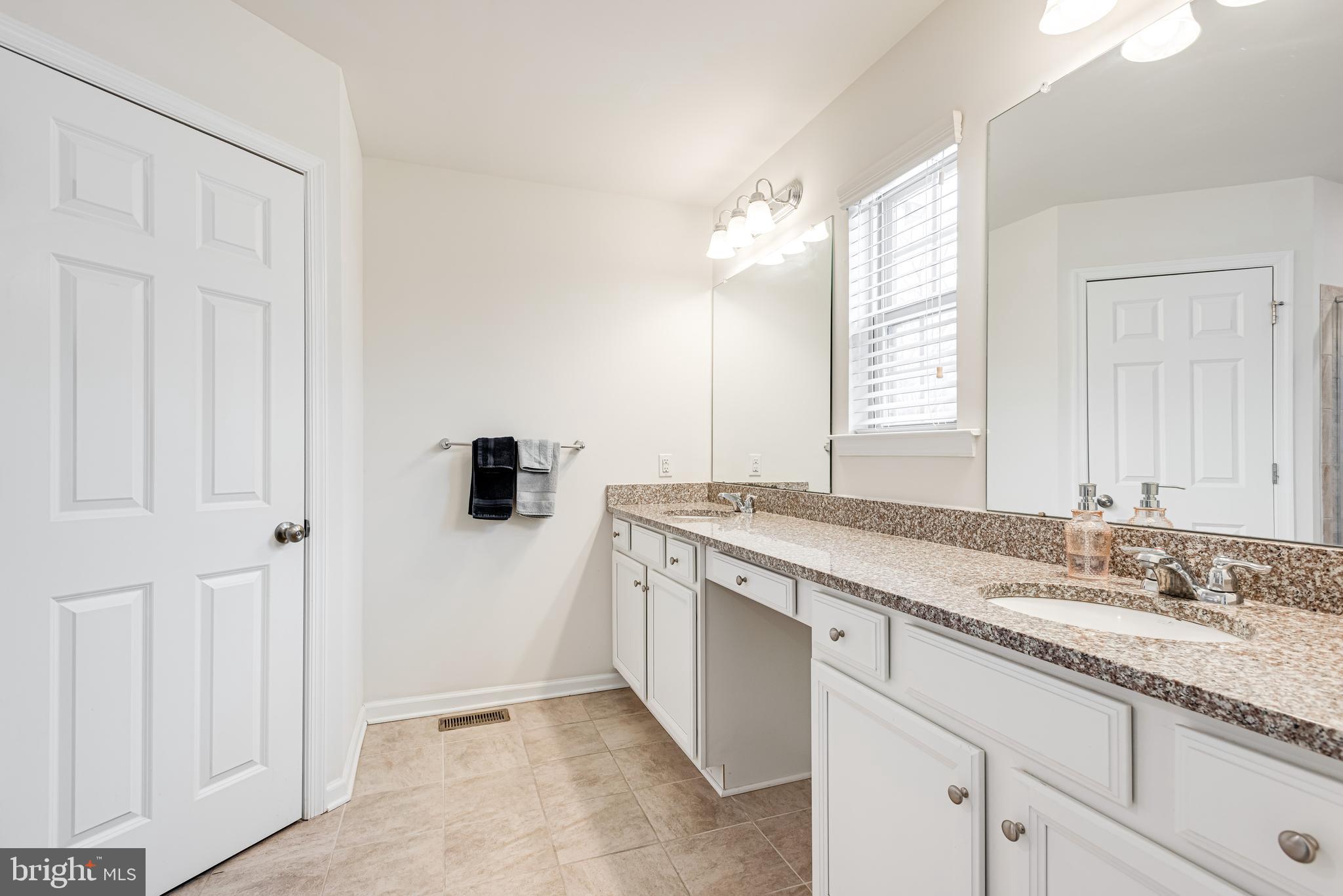 LINDEN HALL - Residential