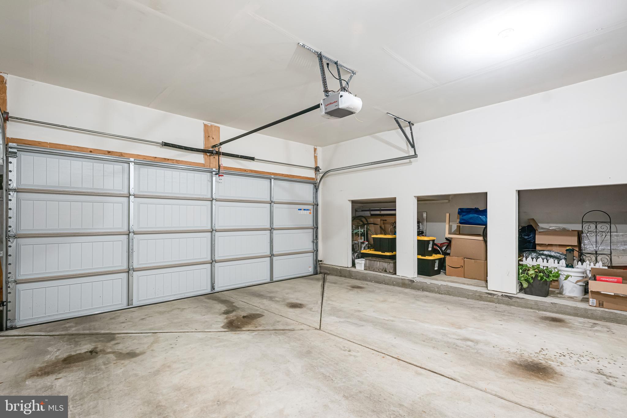 LINDEN HALL - Residential