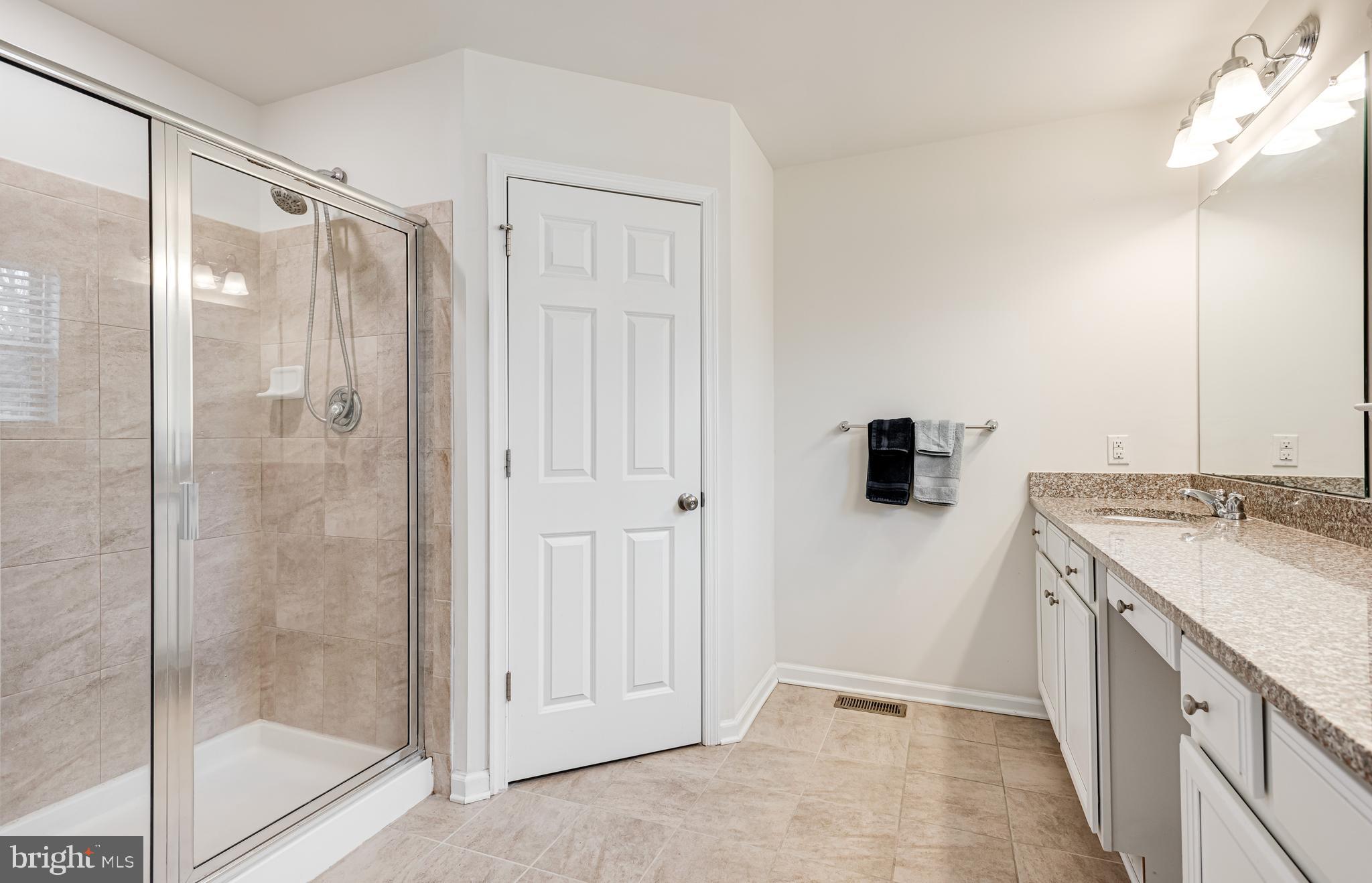 LINDEN HALL - Residential