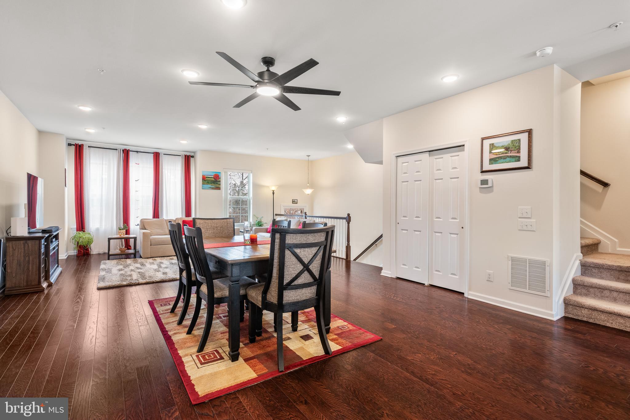 LINDEN HALL - Residential