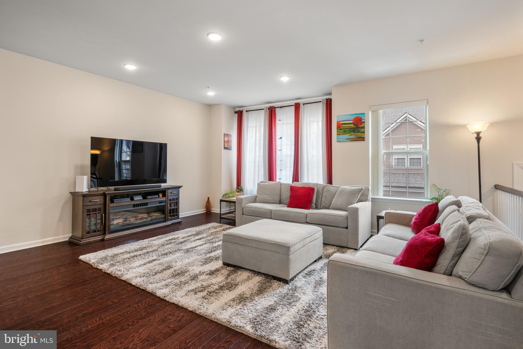 LINDEN HALL - Residential