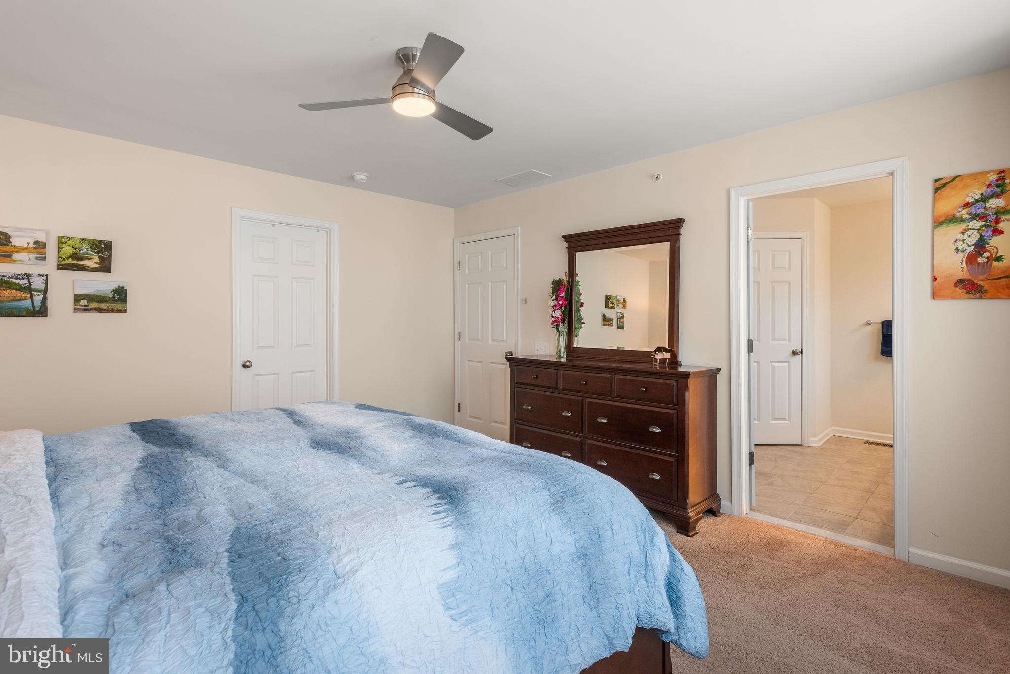 LINDEN HALL - Residential