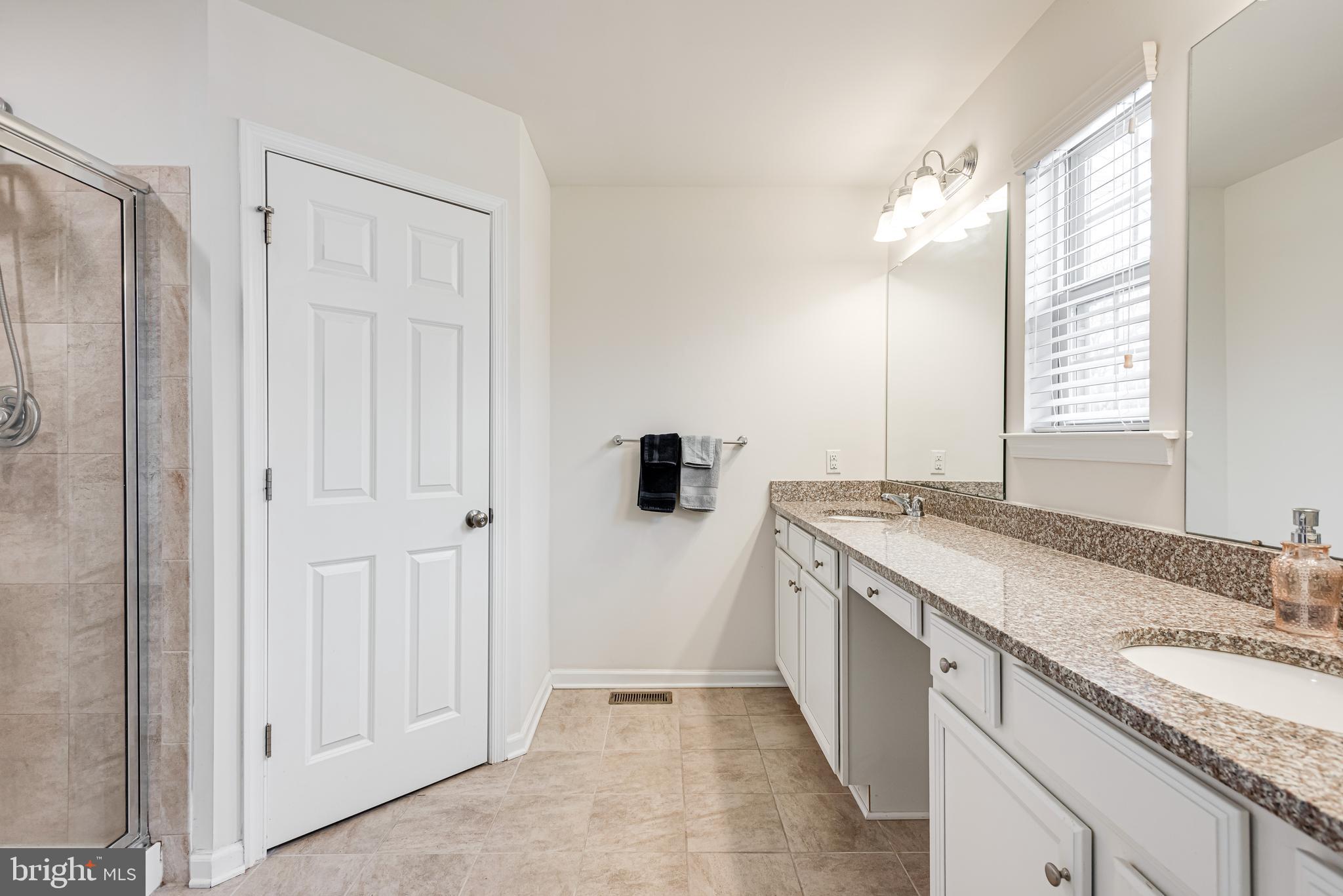 LINDEN HALL - Residential