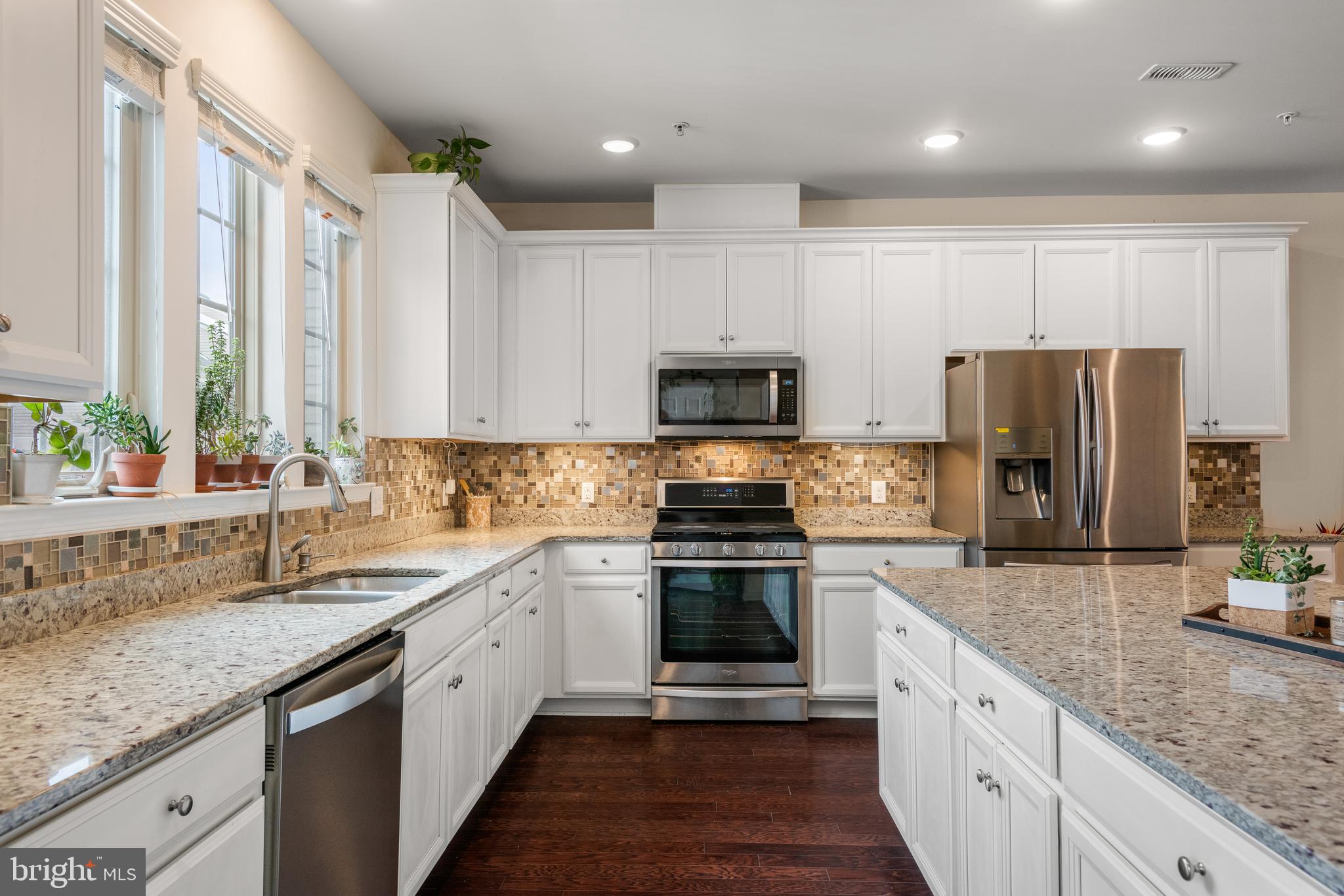 LINDEN HALL - Residential