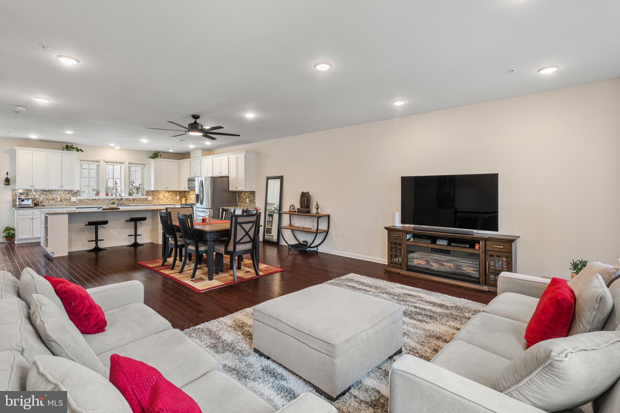 LINDEN HALL - Residential