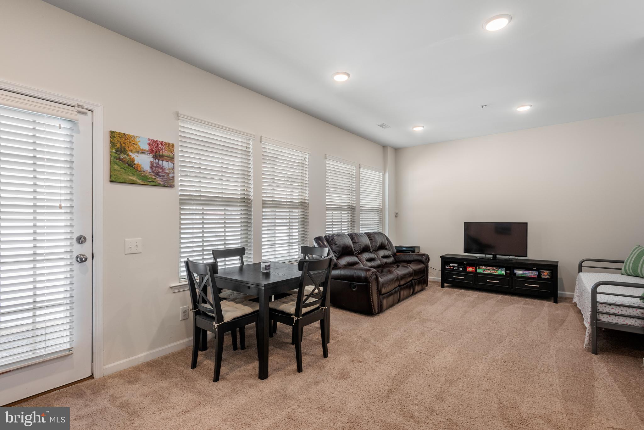 LINDEN HALL - Residential