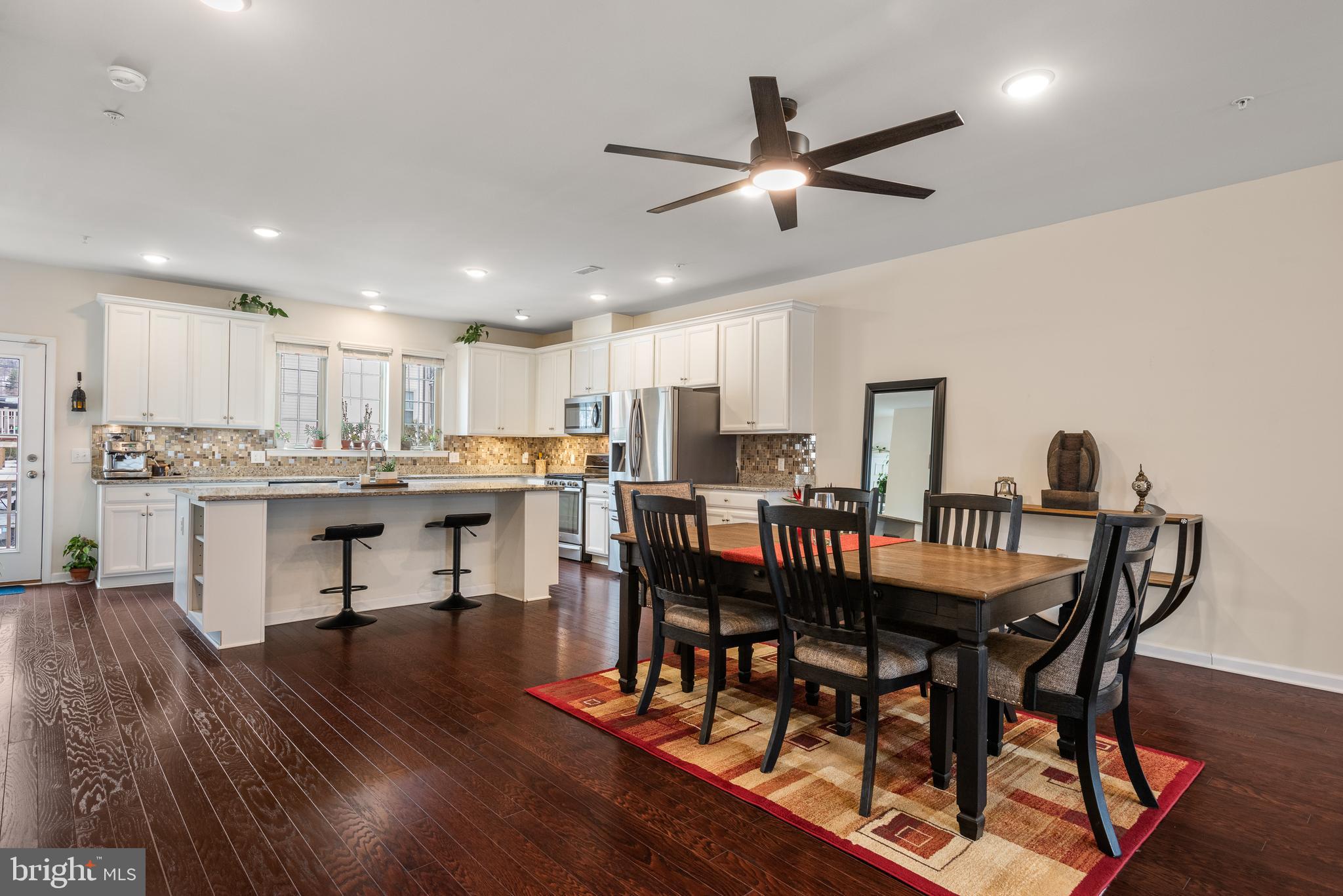 LINDEN HALL - Residential