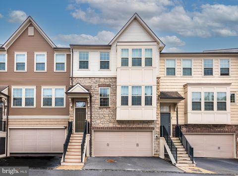 Townhouse For Sale - 35 Addison Lane<br/> MALVERN, PA 19355