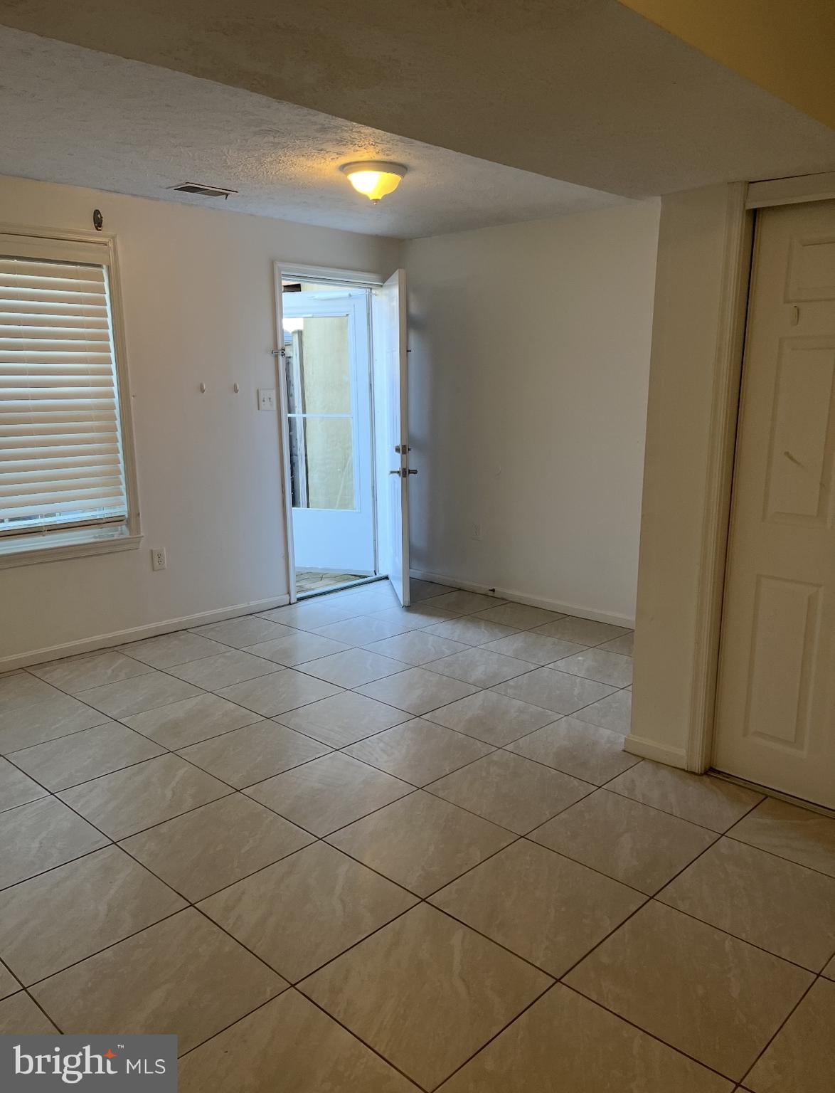 DALE CITY - Residential Lease