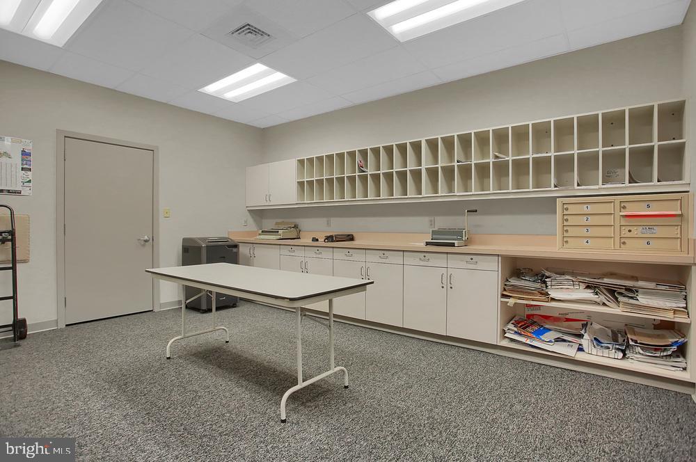 ROSSMOYNE - Commercial Lease