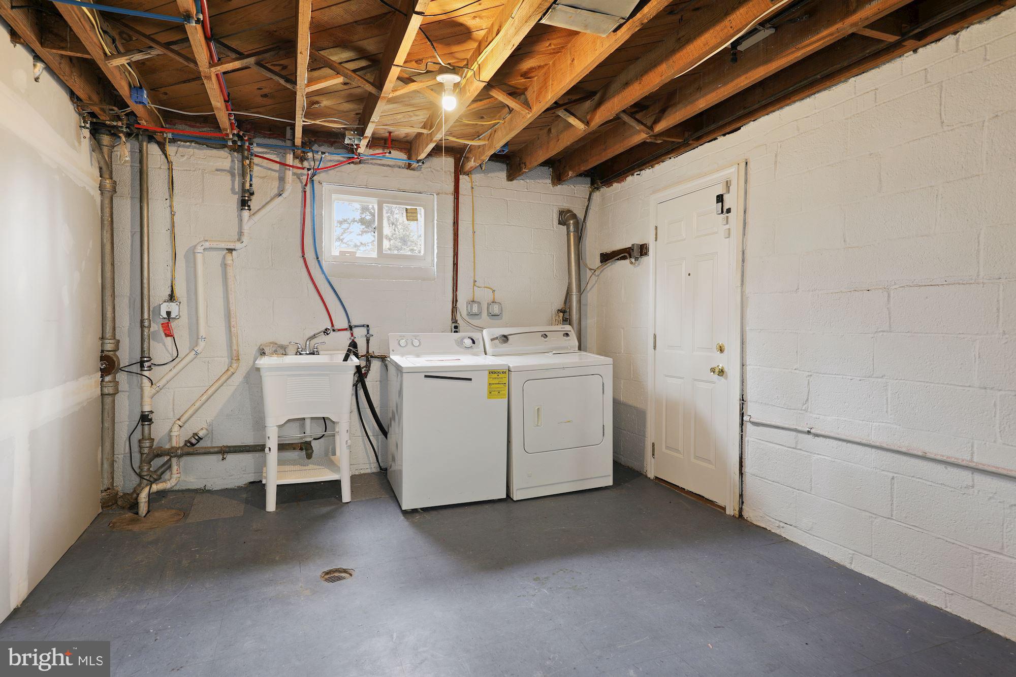 CHESTNUT RIDGE MANOR - Residential Lease