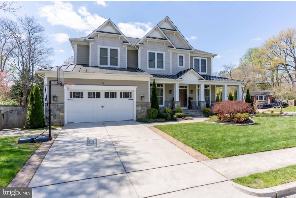 Photo of 801 Meadow Lane SW, VIENNA, VA 22180 (MLS # VAFX2275326)