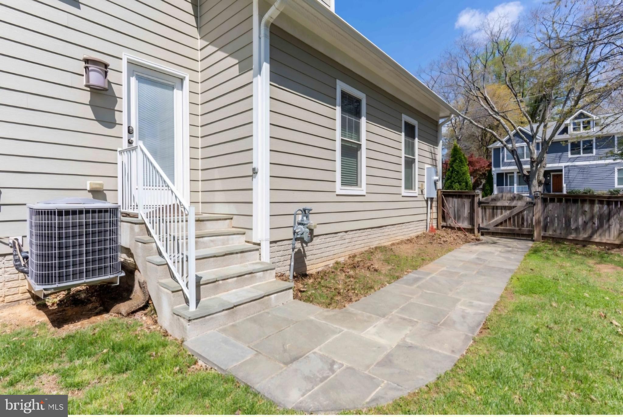 VIENNA WOODS - Residential