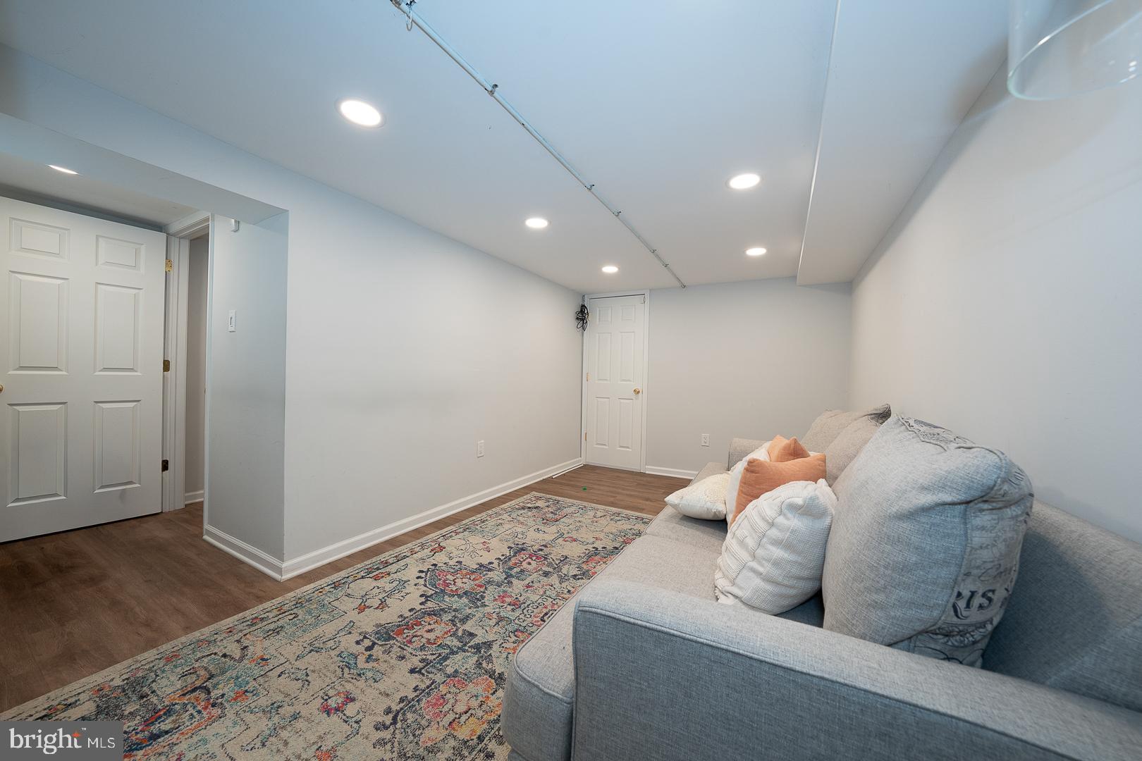 WEST OAK LANE - Residential