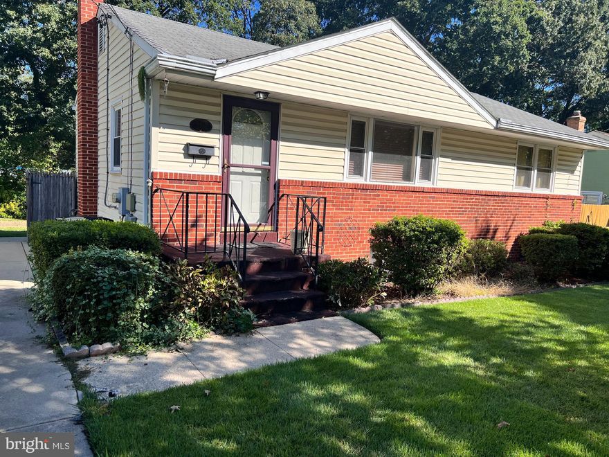 This 3 bedroom 2 full bath home is priced below the appraisal that was done in March of 2023. Total of almost 2000 finished sq feet from main level to lower level. Estate property being sold "AS IS" Newer gas furnace and water heater.
All offers due by Tuesday Sept. 26th at 5pm