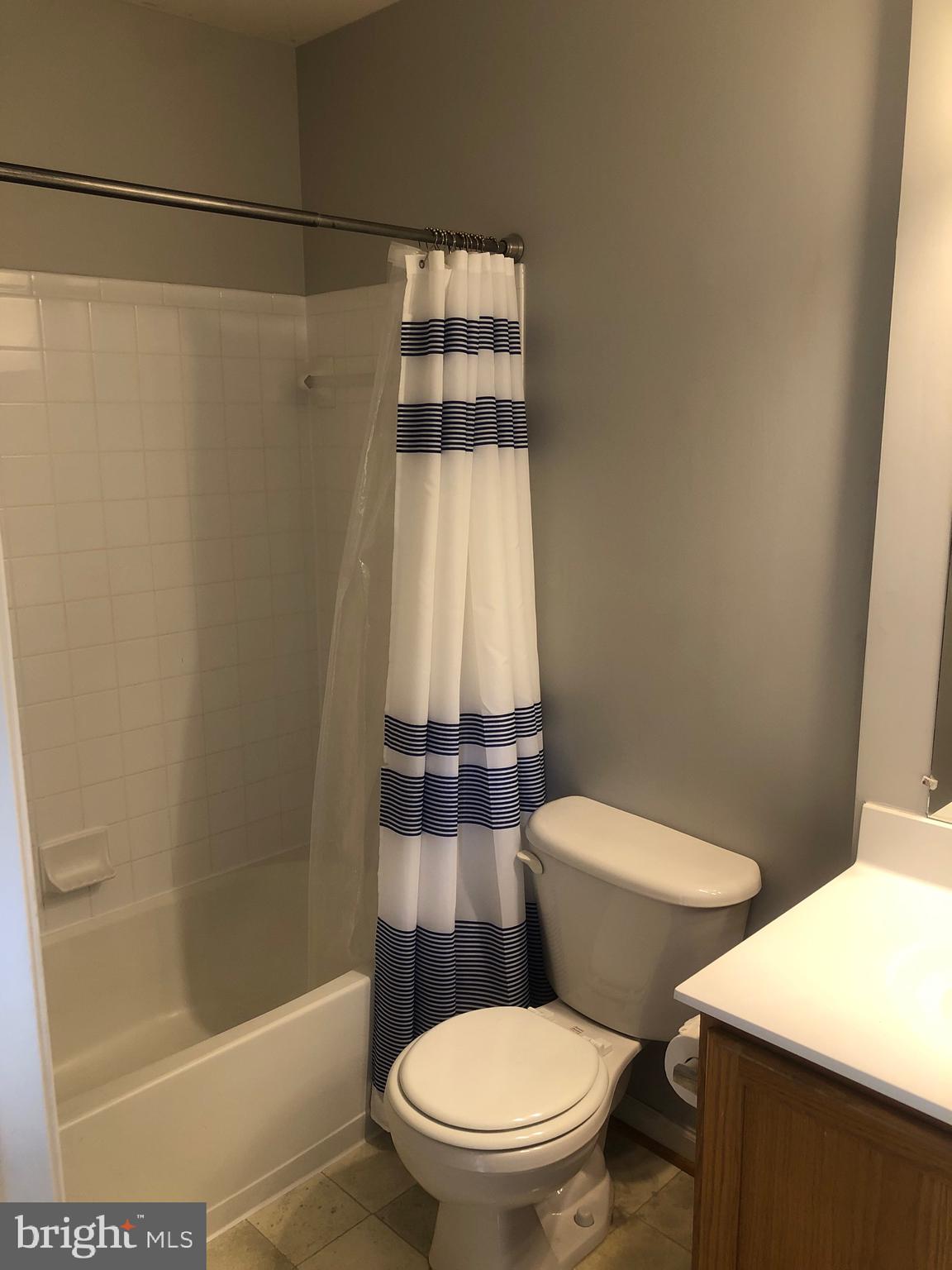 GLEN OAKS CONDOMINIUM - Residential