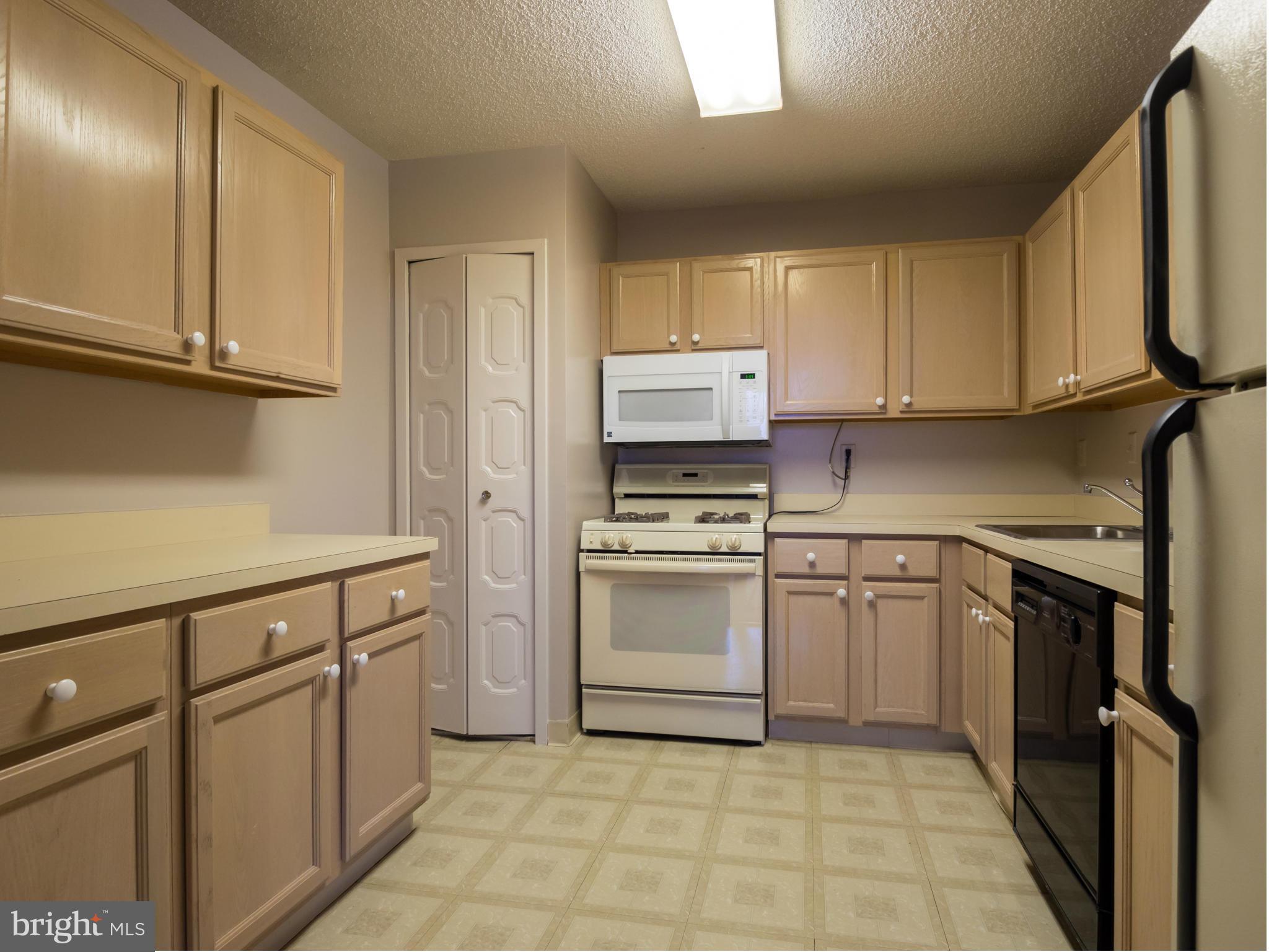 PROMENADE TOWERS - Residential Lease