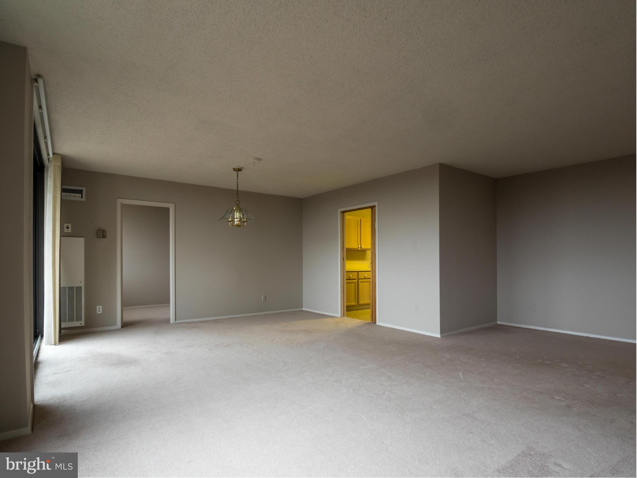 PROMENADE TOWERS - Residential Lease