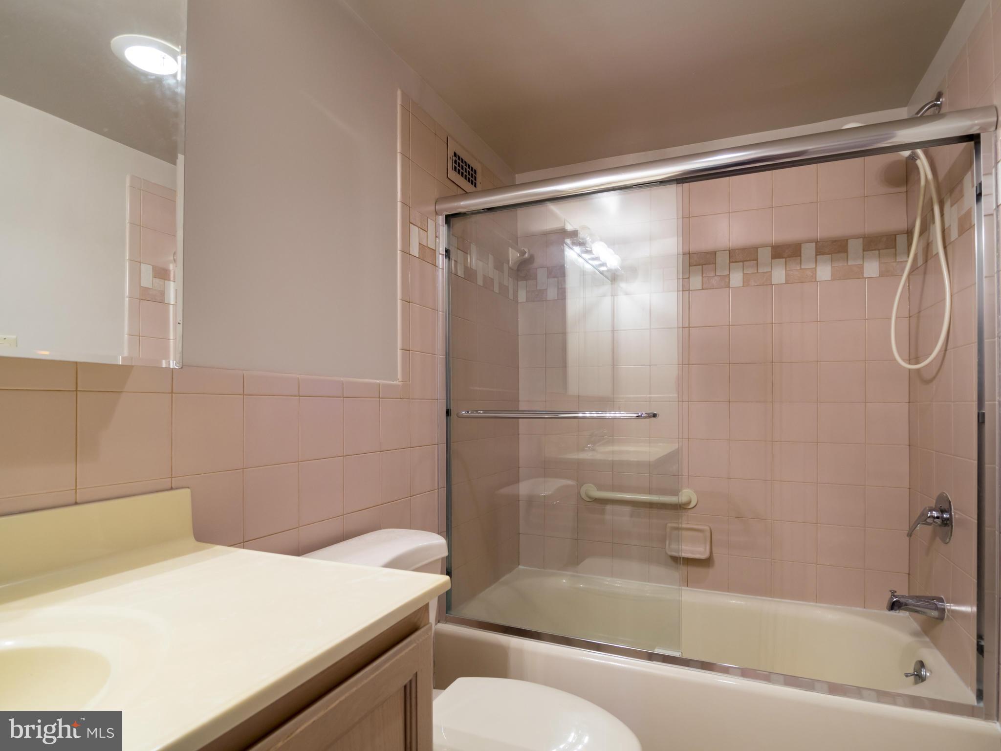 PROMENADE TOWERS - Residential Lease