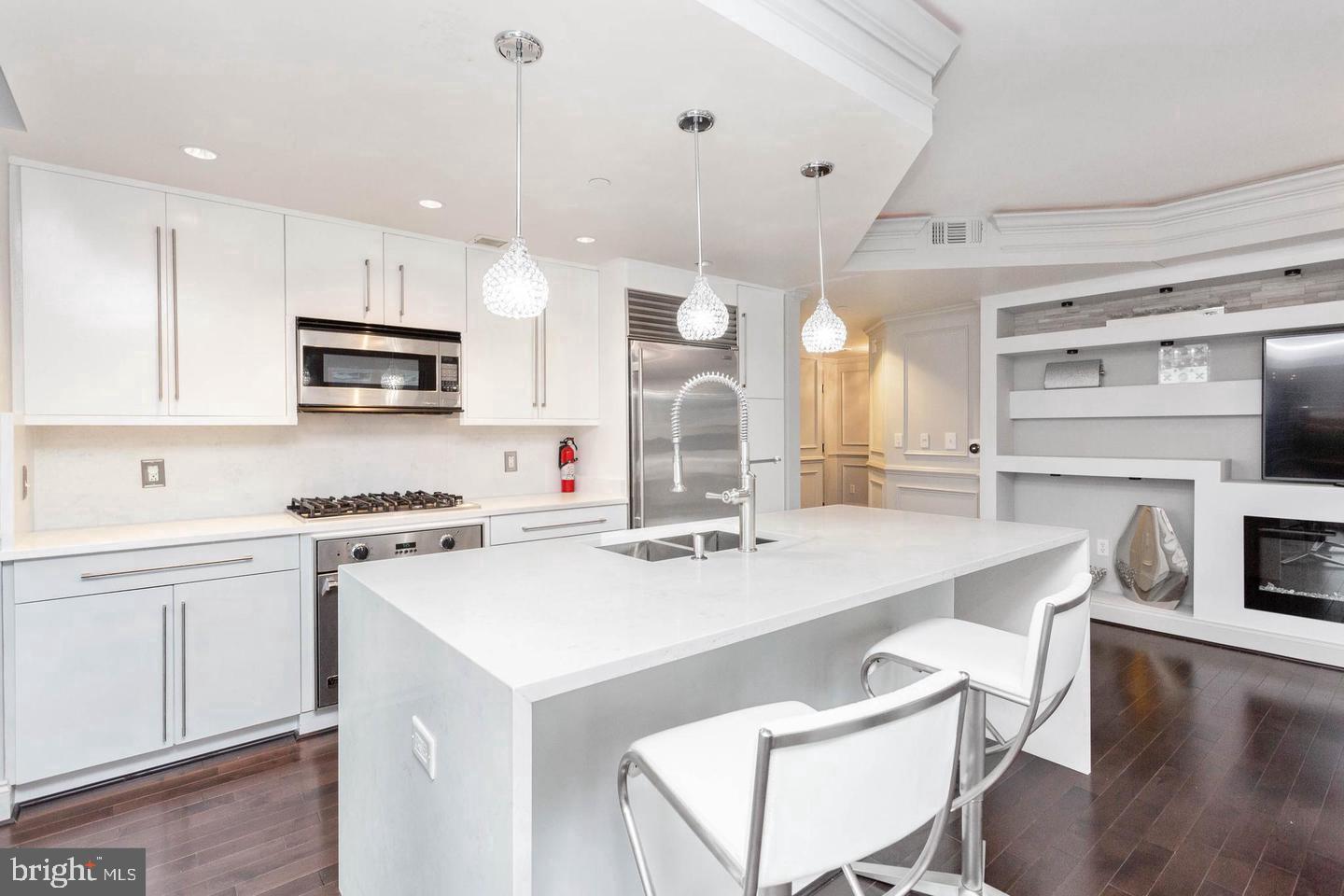 1111 19TH STREET N 1707