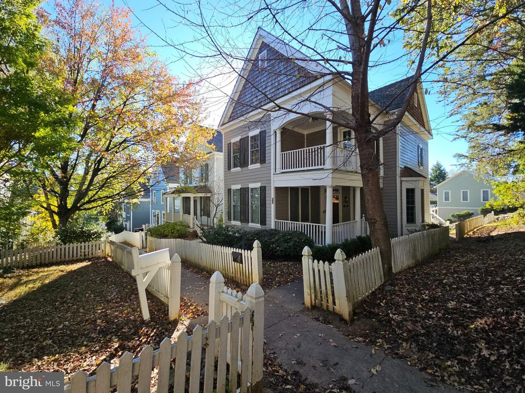 Photo of 312 Little Quarry Road, GAITHERSBURG, MD 20878 (MLS # MDMC2204600)