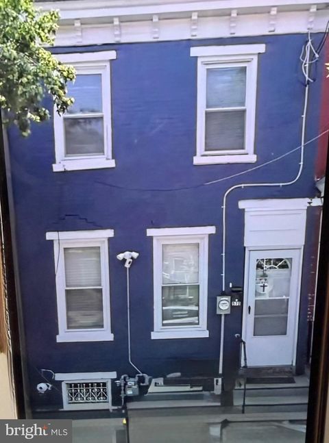 Townhouse For Sale - 570 Line Street<br/> CAMDEN, NJ 08103