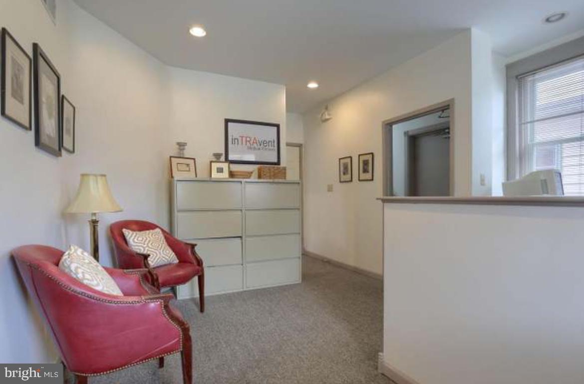 421 W CHOCOLATE AVENUE