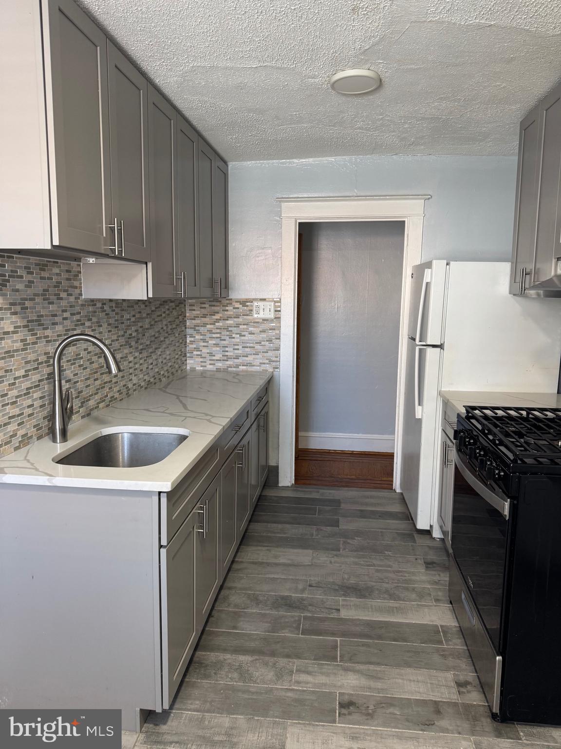 4724 LONGSHORE AVENUE 26 6