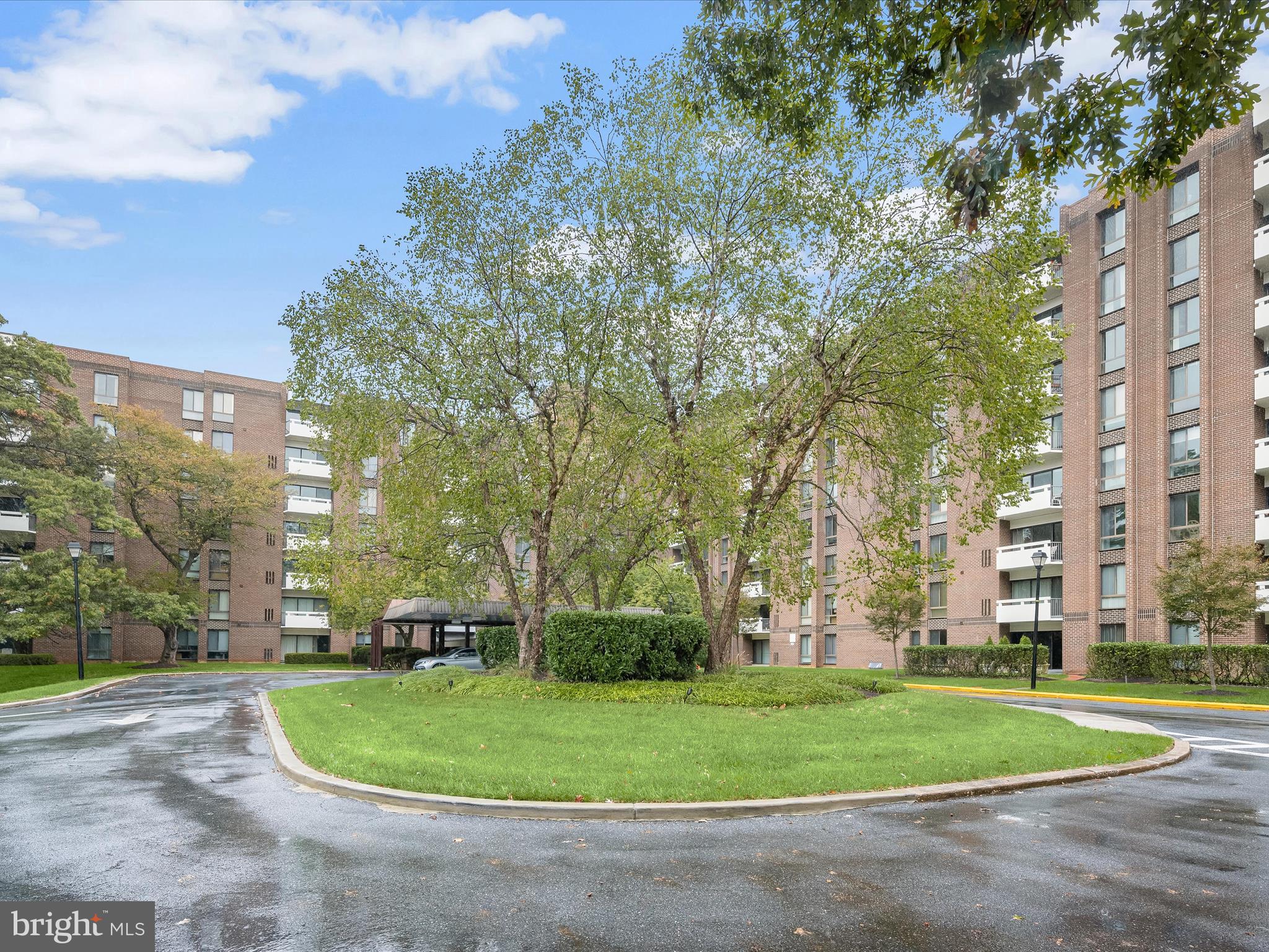 7 SLADE AVENUE 414