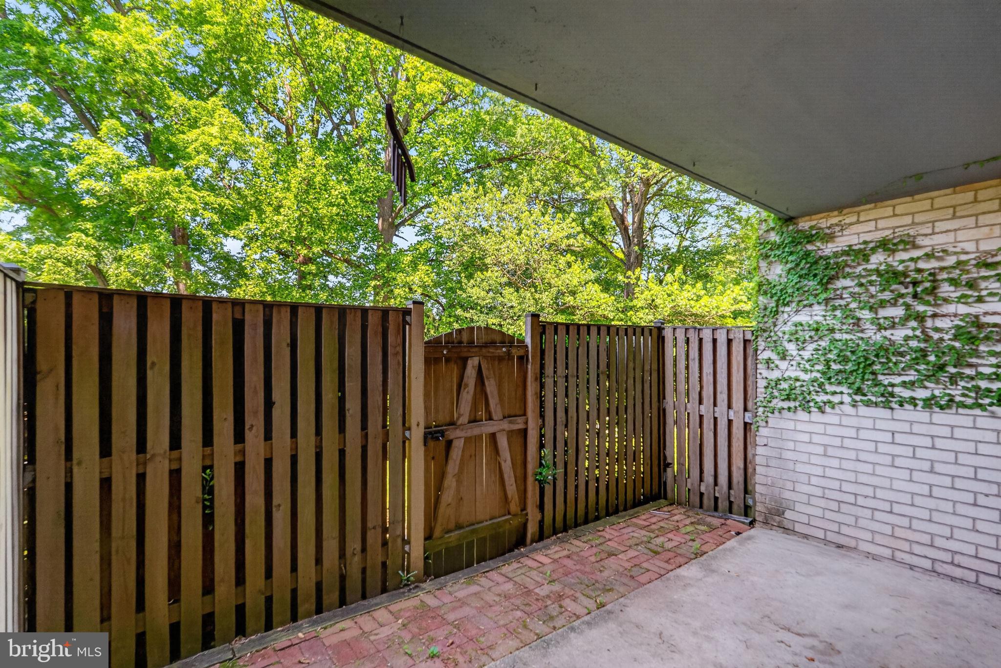 ROCKVILLE - Residential