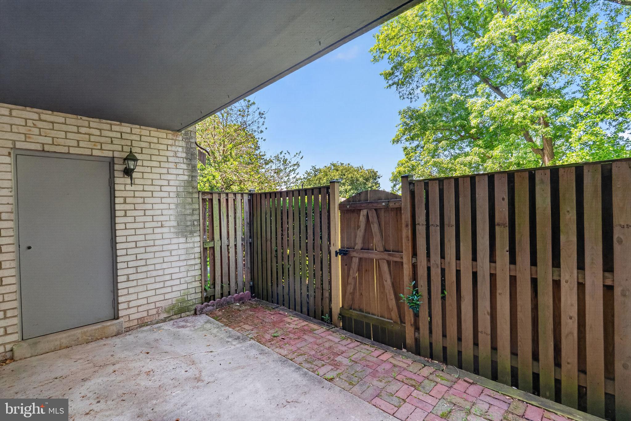 ROCKVILLE - Residential