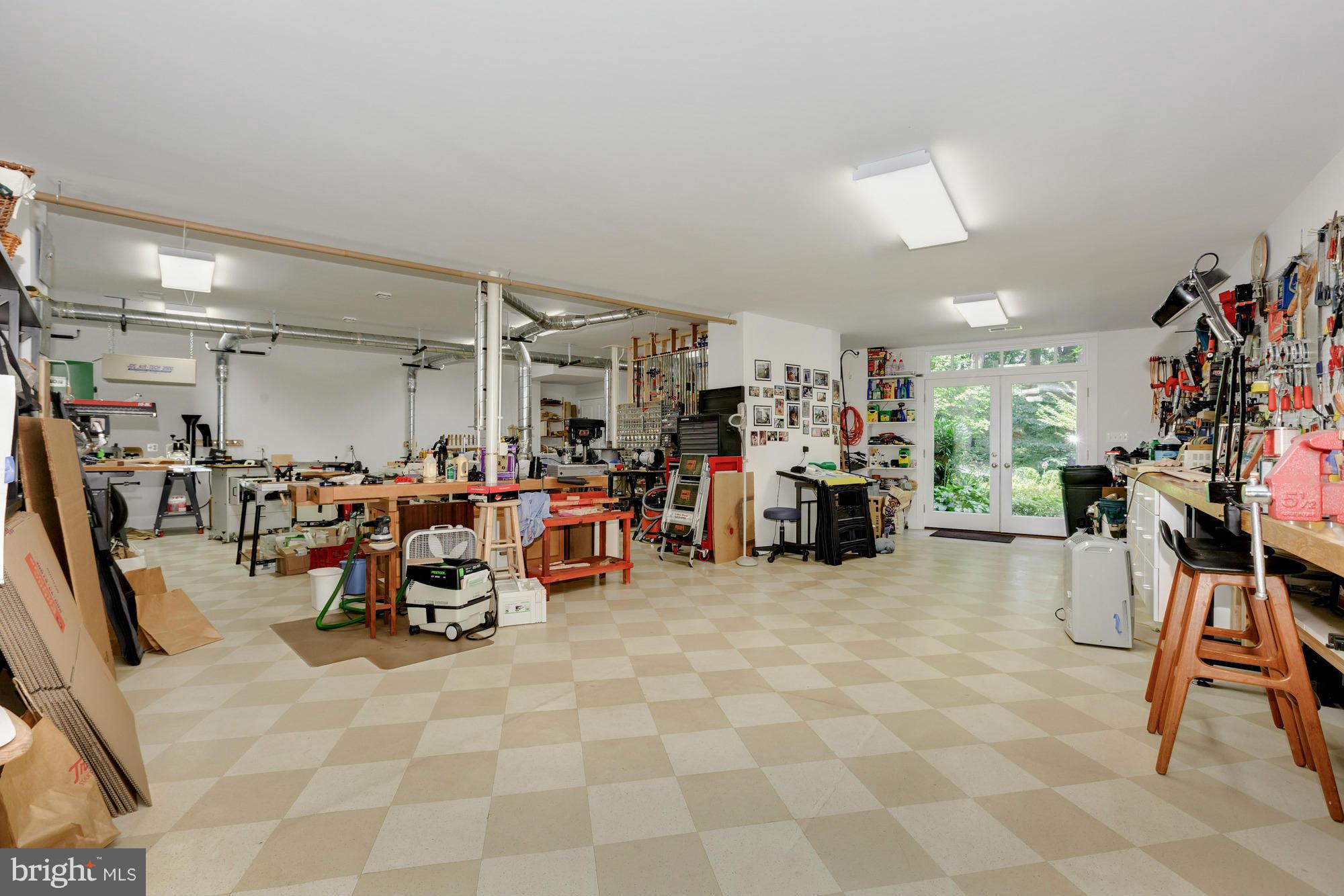 COUNTRY CLUB HILLS - Residential