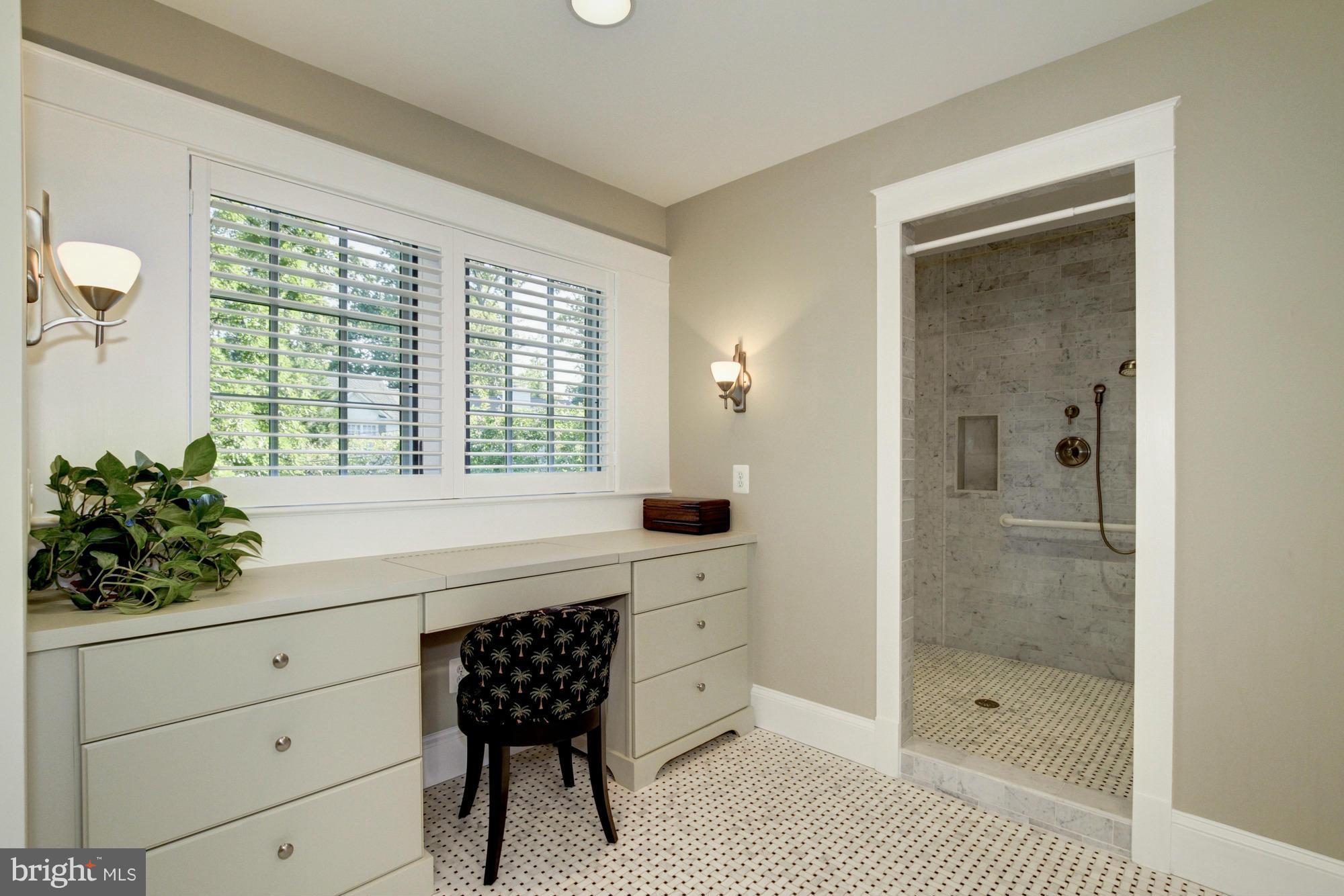 COUNTRY CLUB HILLS - Residential