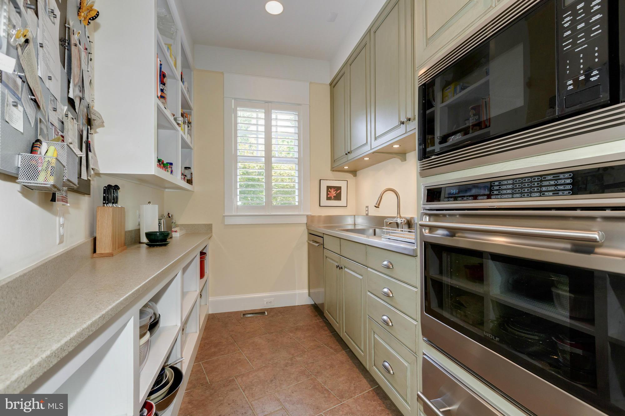 COUNTRY CLUB HILLS - Residential