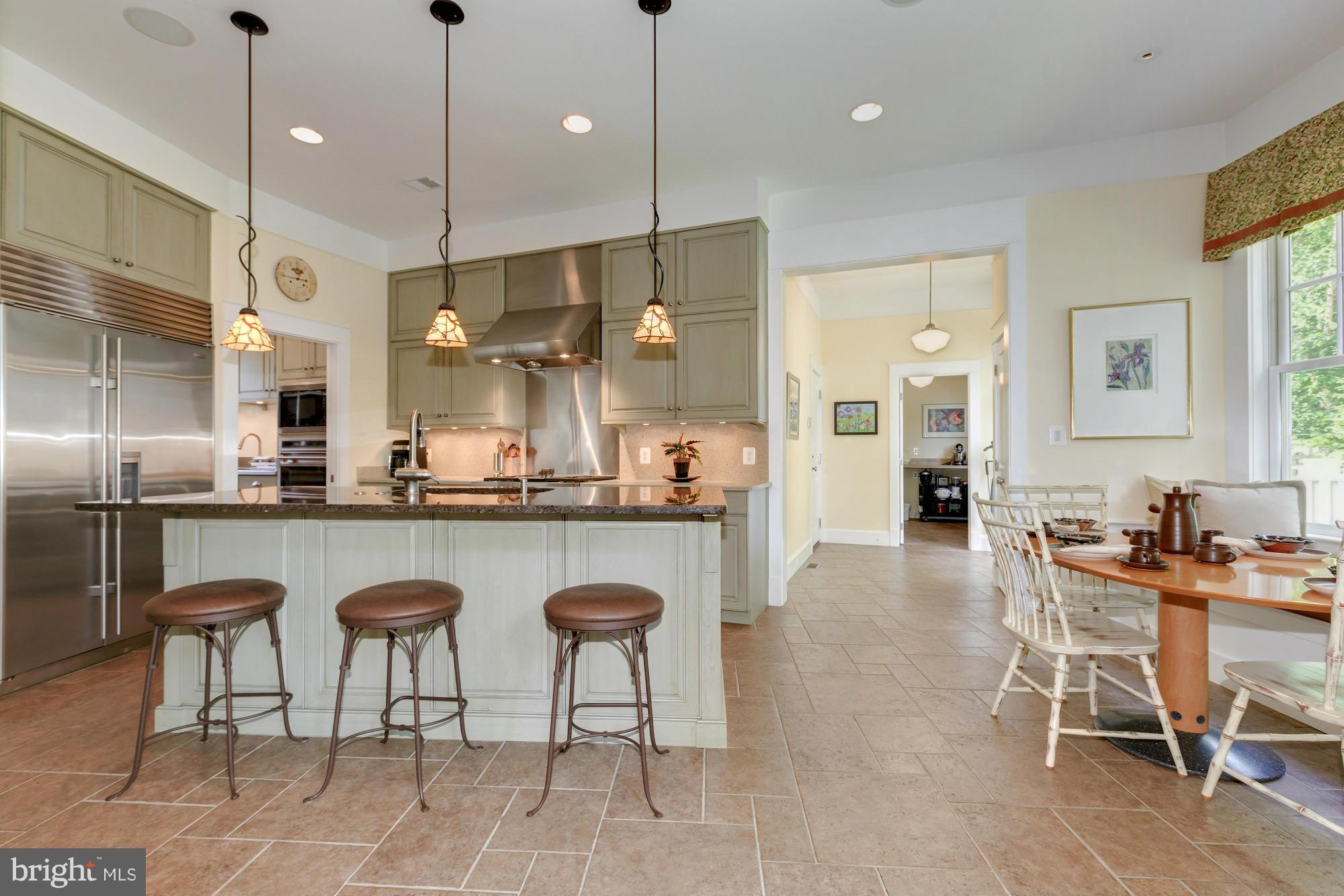 COUNTRY CLUB HILLS - Residential