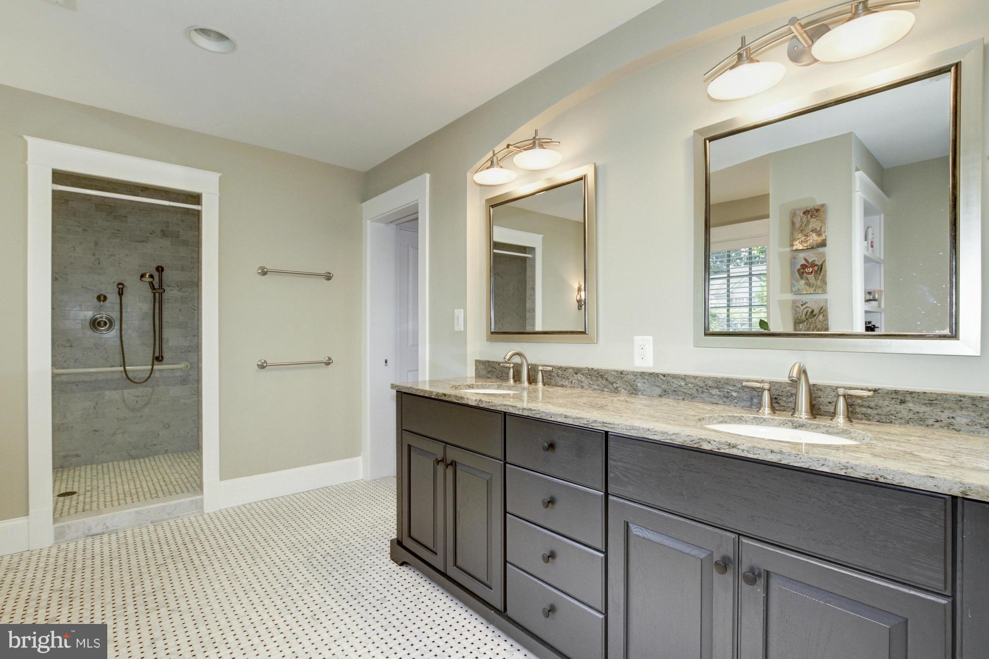 COUNTRY CLUB HILLS - Residential