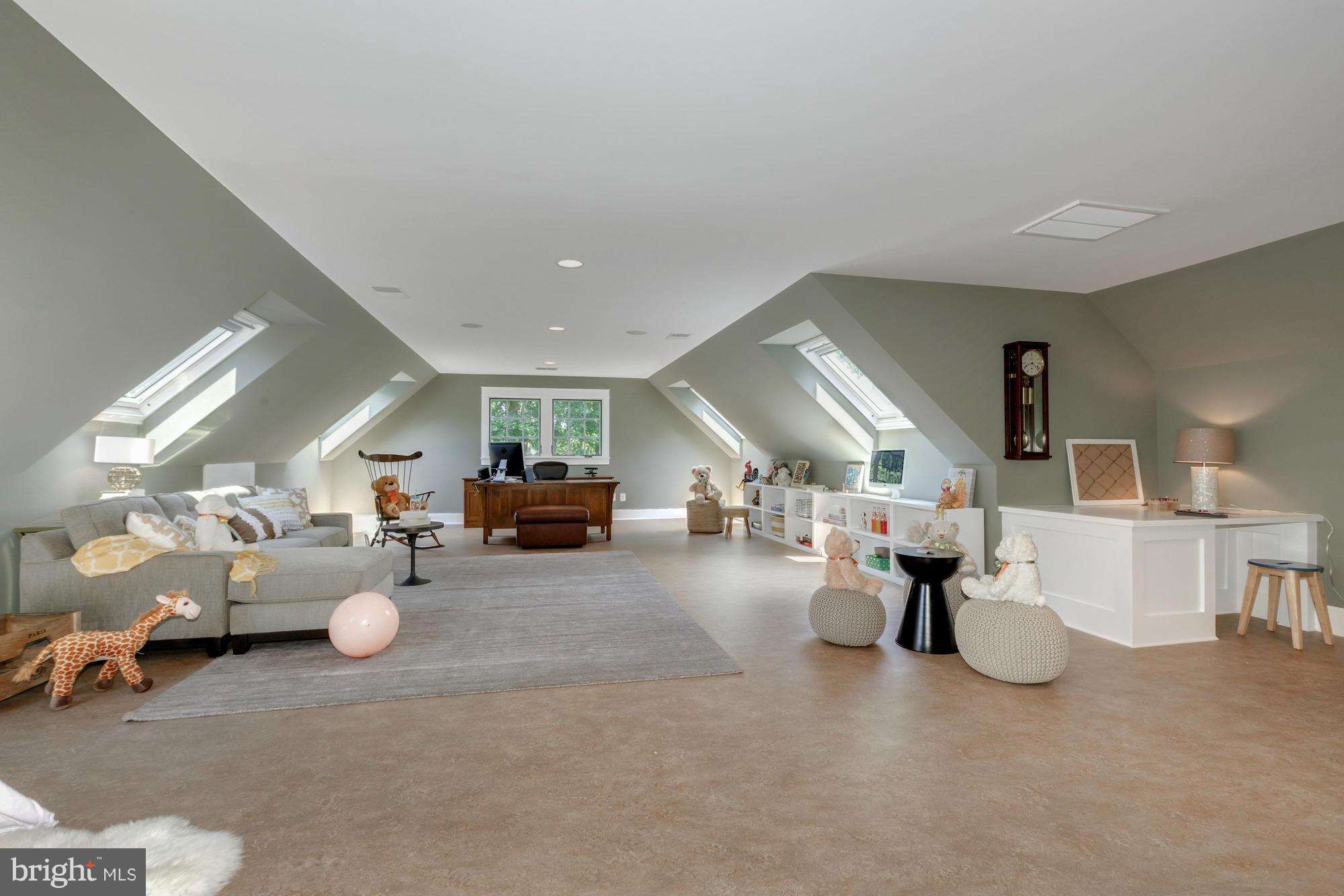 COUNTRY CLUB HILLS - Residential