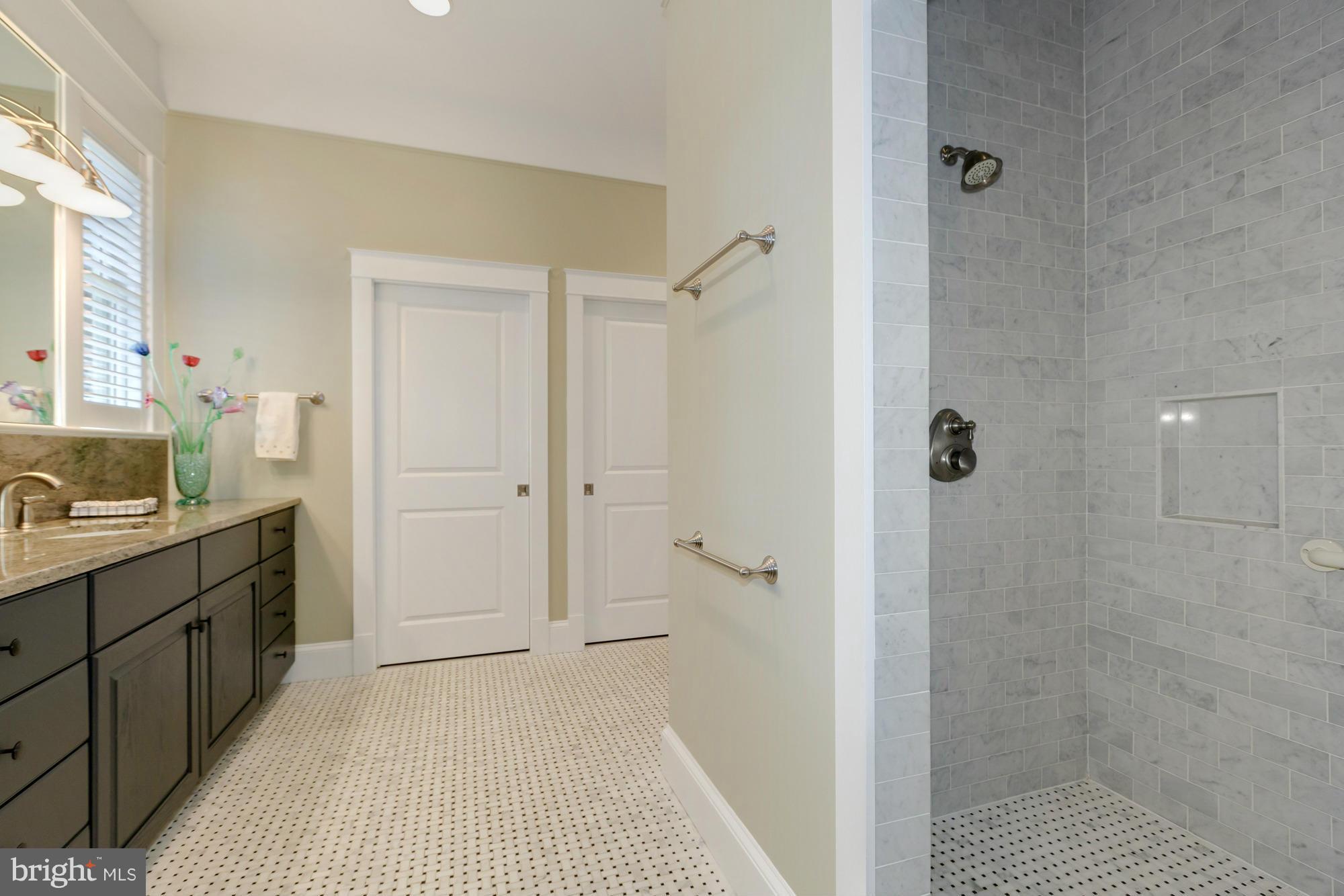 COUNTRY CLUB HILLS - Residential