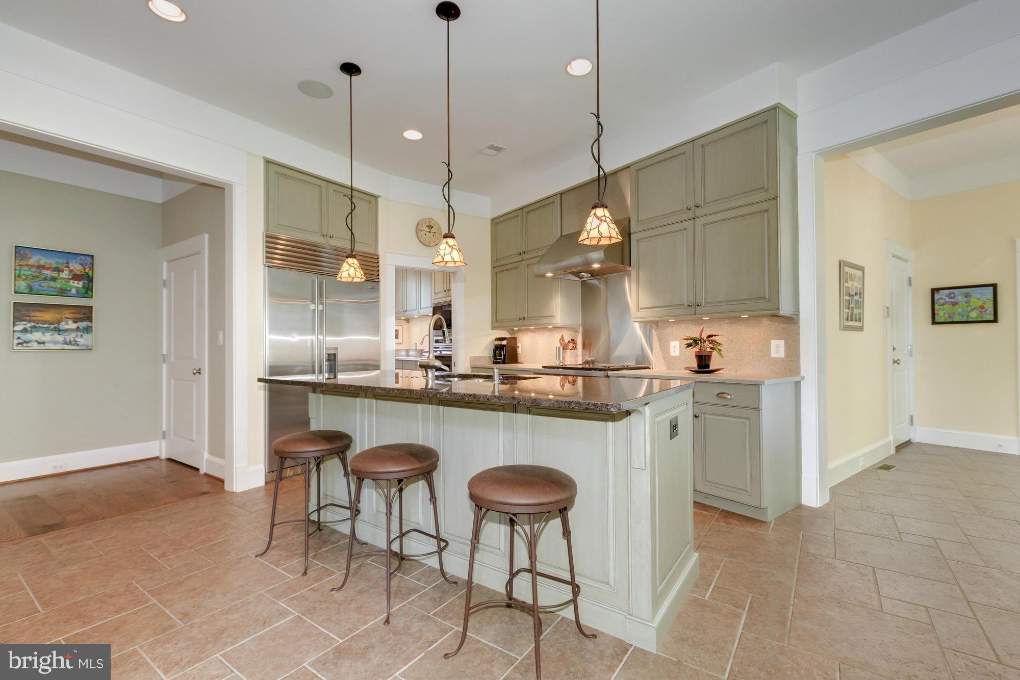 COUNTRY CLUB HILLS - Residential